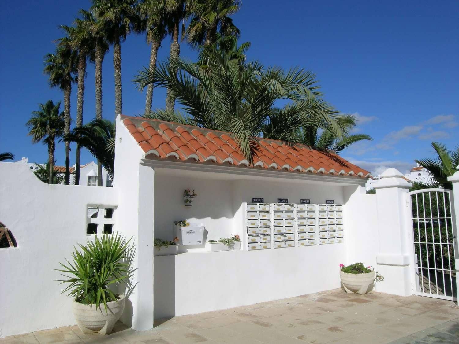 Apartamento de 3 habitaciones en Roquetas de Mar en venta con piscina - 310.000 € (Ref: 9902397)