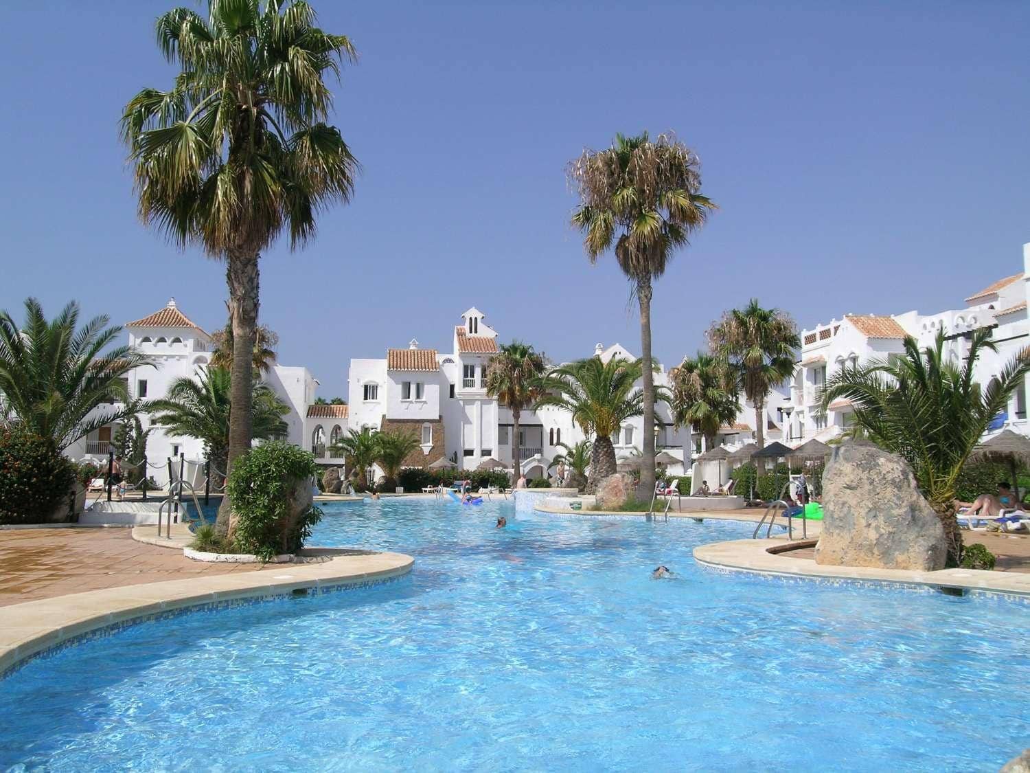Apartamento de 3 habitaciones en Roquetas de Mar en venta con piscina - 310.000 € (Ref: 9902397)