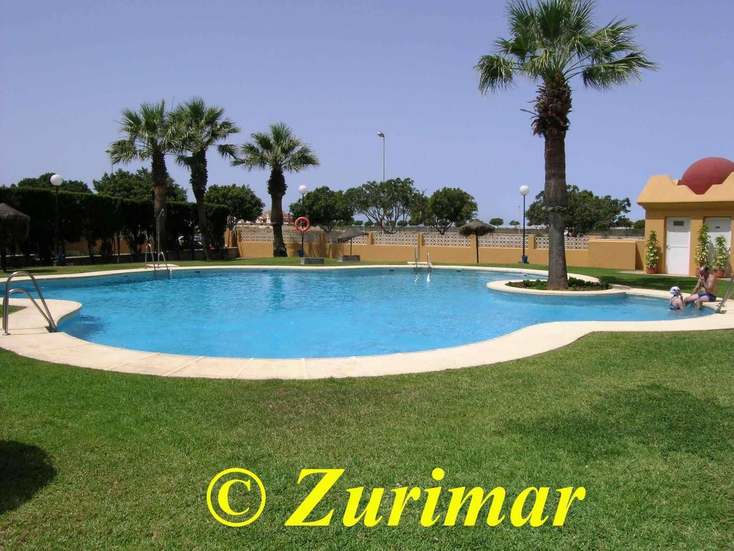 2 bedroom Apartment for sale in Roquetas de Mar with pool garage - € 120,000 (Ref: 9935446)