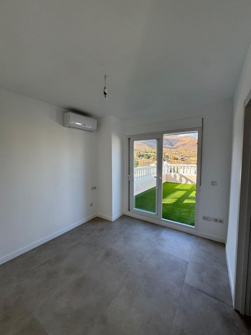 3 bedroom Villa for sale in Alicante / Alacant city - € 555,000 (Ref: 9488144)