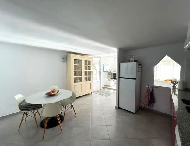 2 bedroom Flat for sale in Calpe / Calp - € 375,000 (Ref: 9488148)