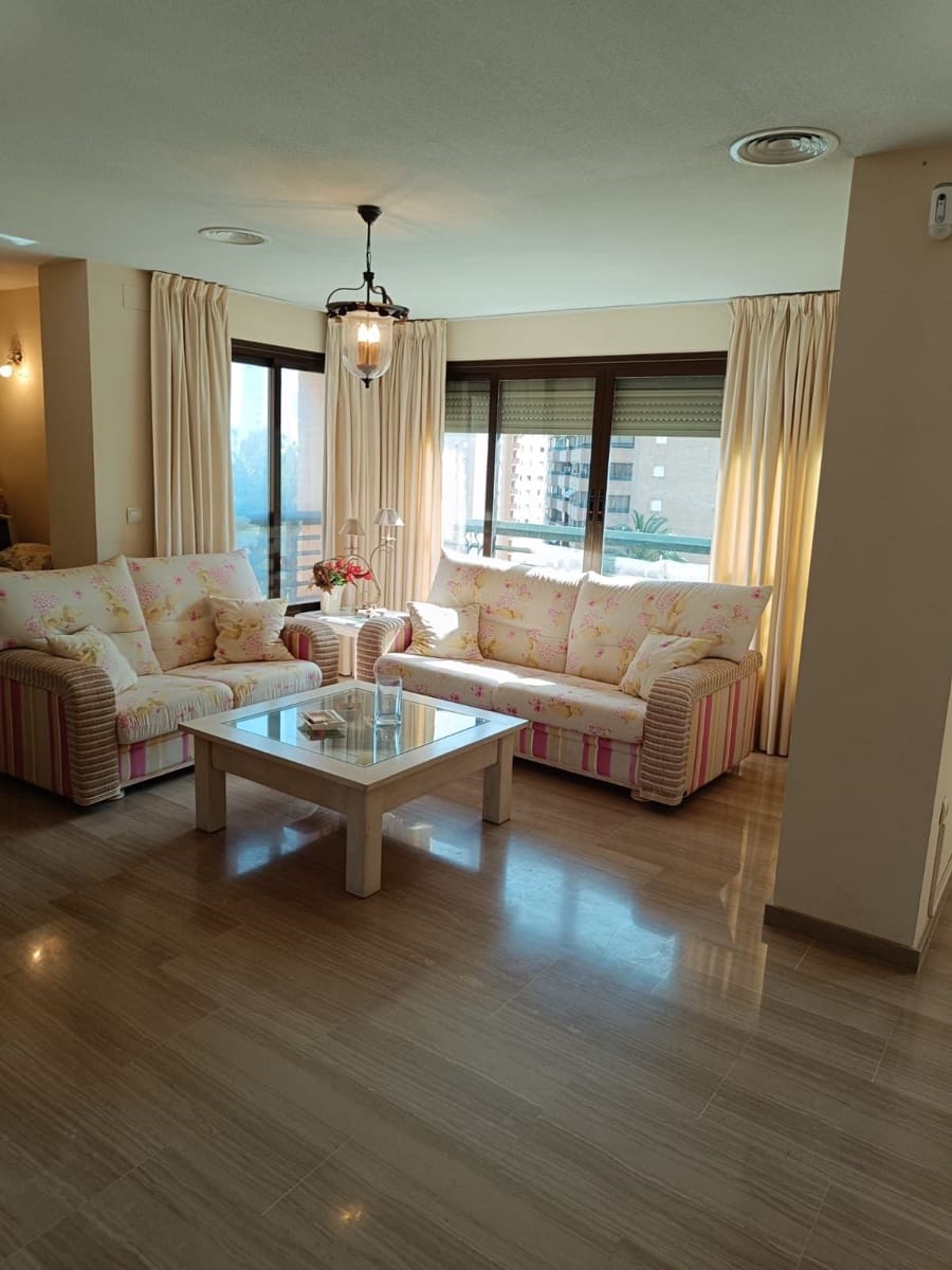 3 bedroom Penthouse for sale in Benidorm with garage - € 995,000 (Ref: 9488152)