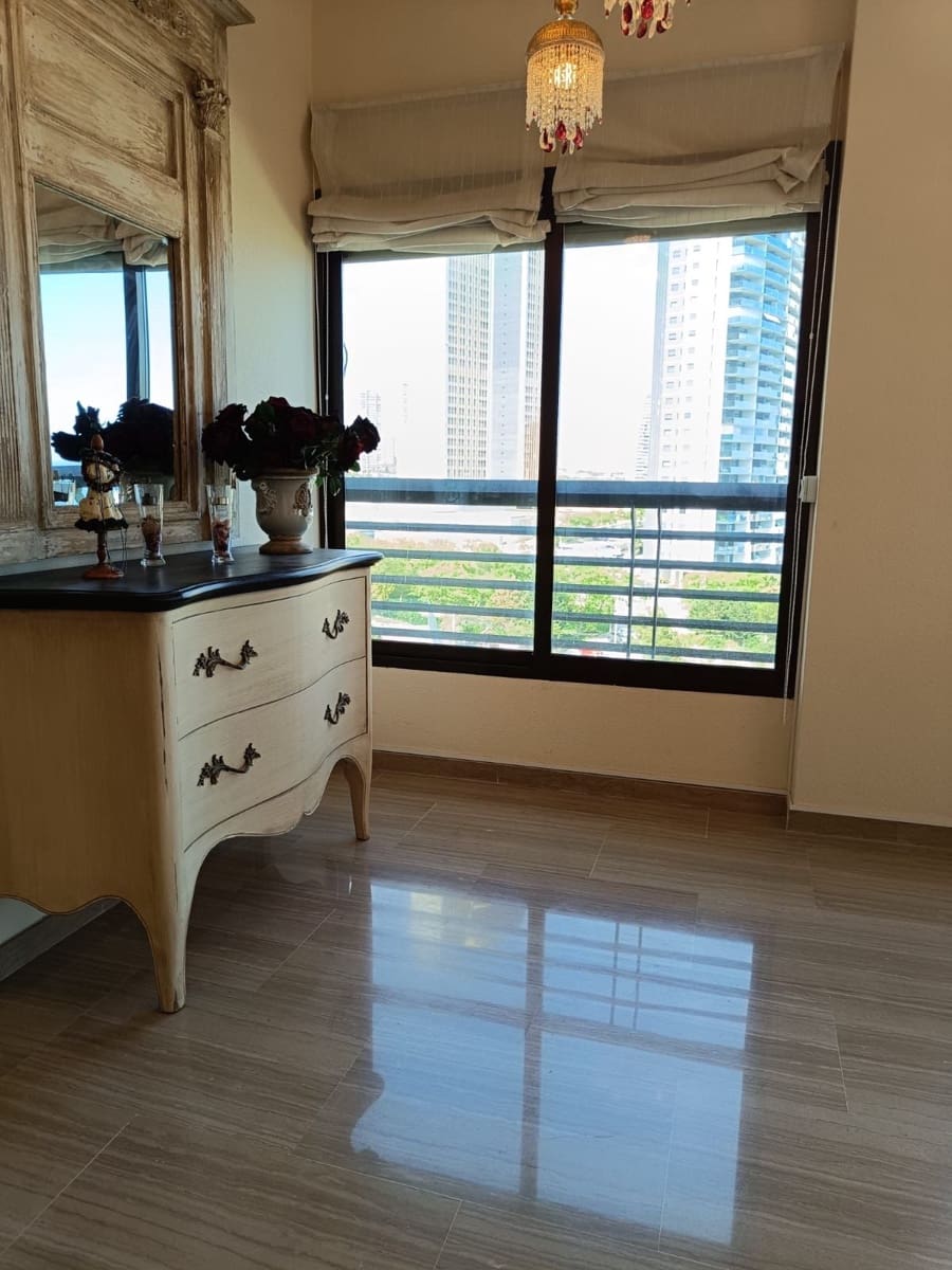 3 bedroom Penthouse for sale in Benidorm with garage - € 995,000 (Ref: 9488152)