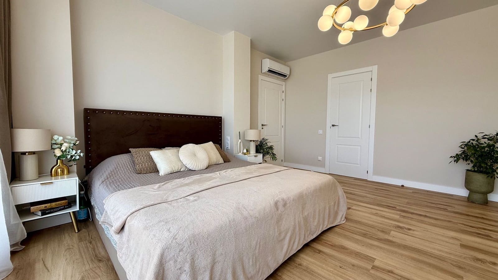 4 bedroom Villa for sale in Calpe / Calp - € 1,090,000 (Ref: 9488156)