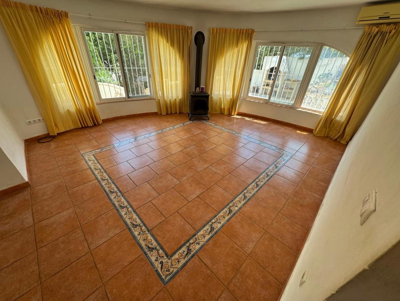 4 bedroom Villa for sale in Calpe / Calp - € 410,000 (Ref: 9494247)