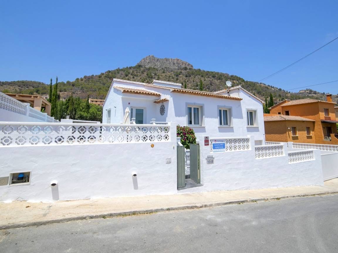 4 bedroom Villa for sale in Calpe / Calp - € 695,000 (Ref: 9520565)