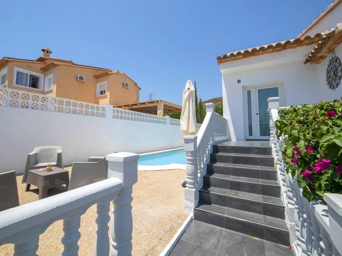 4 bedroom Villa for sale in Calpe / Calp - € 695,000 (Ref: 9520565)