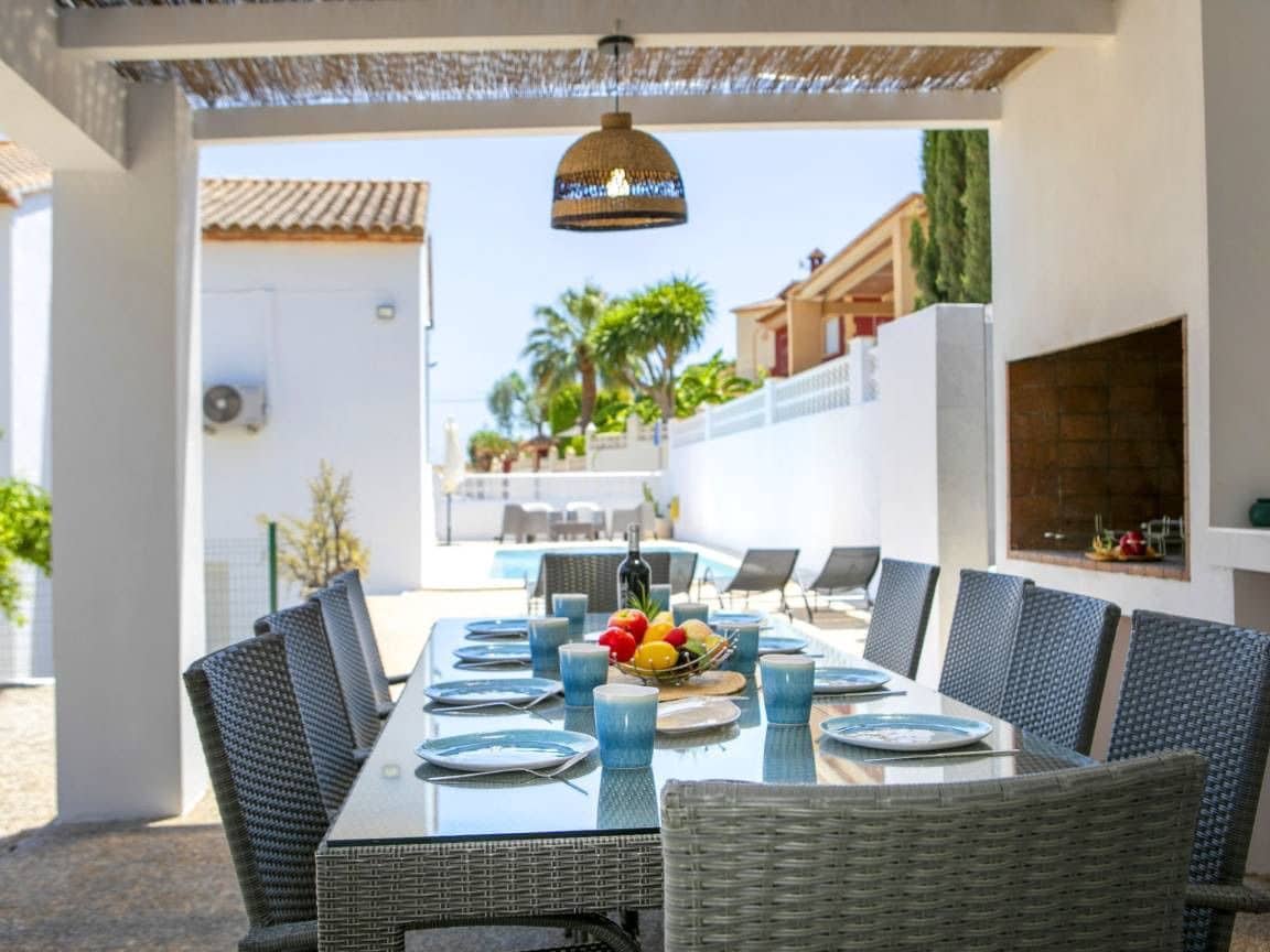 4 bedroom Villa for sale in Calpe / Calp - € 695,000 (Ref: 9520565)