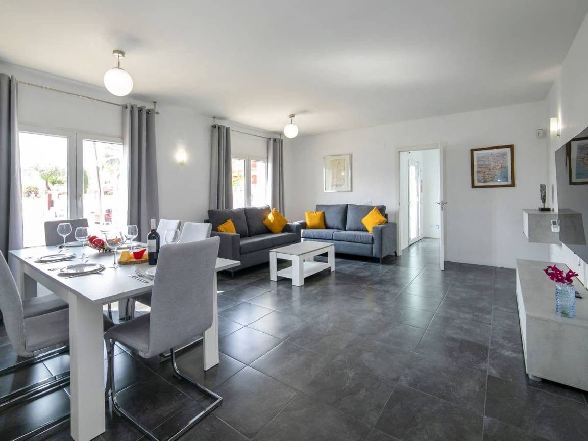 4 bedroom Villa for sale in Calpe / Calp - € 695,000 (Ref: 9520565)