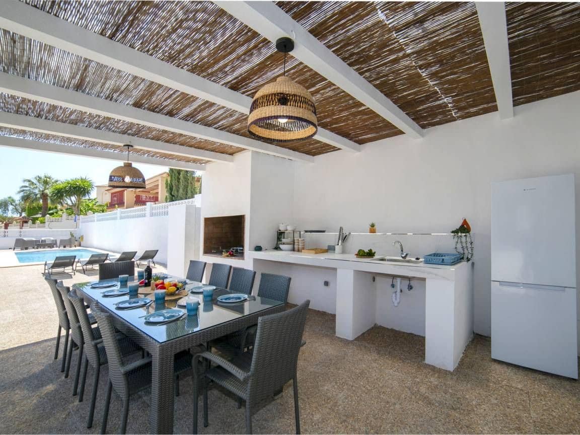 4 bedroom Villa for sale in Calpe / Calp - € 695,000 (Ref: 9520565)