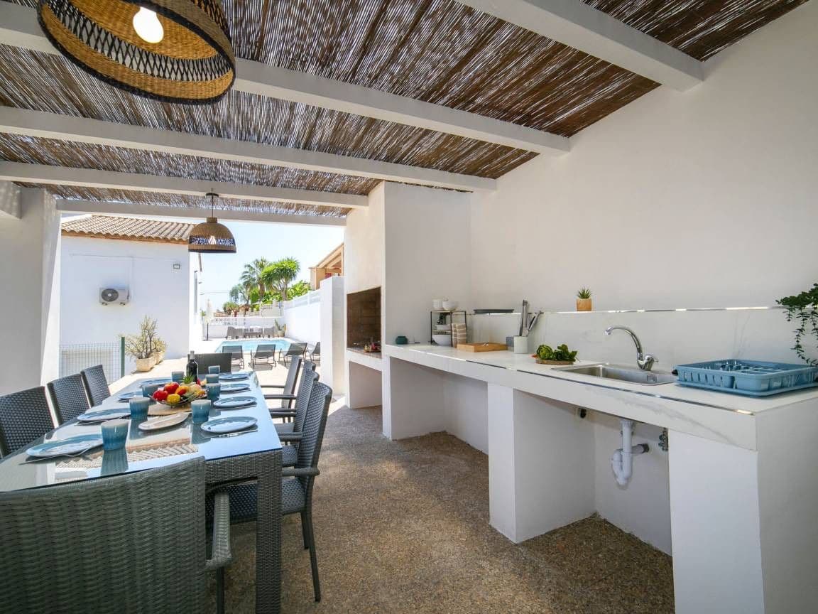 4 bedroom Villa for sale in Calpe / Calp - € 695,000 (Ref: 9520565)
