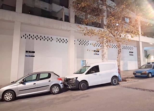 Commercieel te koop in Calpe / Calp - € 750.000 (Ref: 9866390)