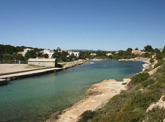 Pareado de 4 habitaciones en L'Ametlla de Mar en venta con garaje - 420.000 € (Ref: 10004850)
