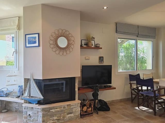 Pareado de 4 habitaciones en L'Ametlla de Mar en venta con garaje - 420.000 € (Ref: 10004850)
