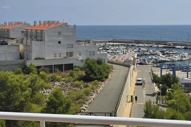 Pareado de 4 habitaciones en L'Ametlla de Mar en venta con garaje - 420.000 € (Ref: 10004850)