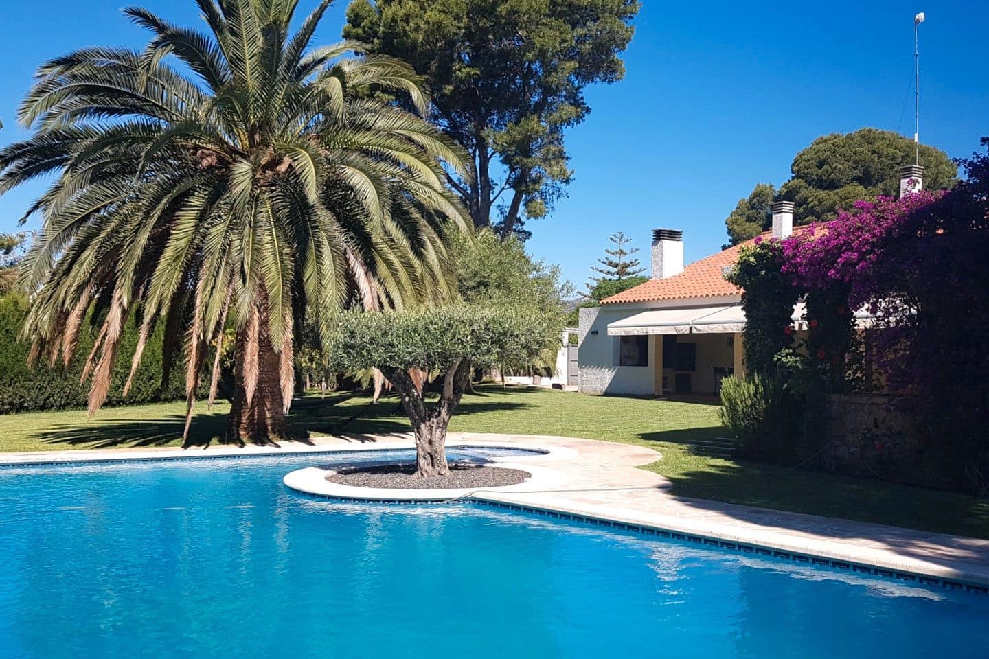 5 soveværelse Villa til salg i Calafat med swimmingpool garage - € 1.135.000 (Ref: 6654827)