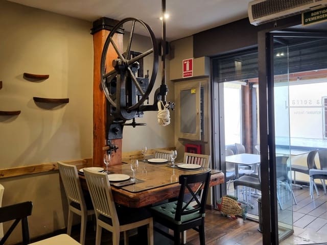 Hotel for sale in L'Ametlla de Mar - € 425,000 (Ref: 8446126)