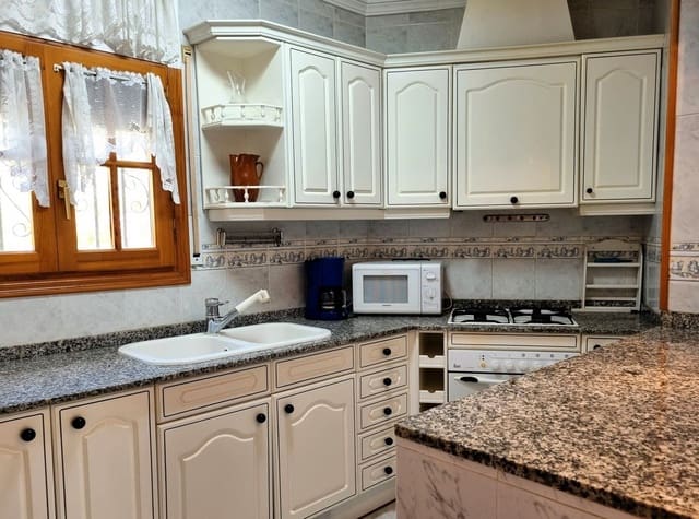 5 sypialnia Willa na sprzedaż w L'Ametlla de Mar z basenem garażem - 389 000 € (Ref: 9106940)