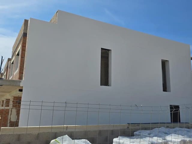 3 makuuhuone Rivitalo myytävänä paikassa L'Ametlla de Mar mukana uima-altaan 
autotalli - 385 000 € (Ref: 9783429)