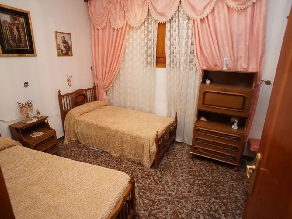 4 soveværelse Byhus til salg i Orgiva - € 97.000 (Ref: 9193033)