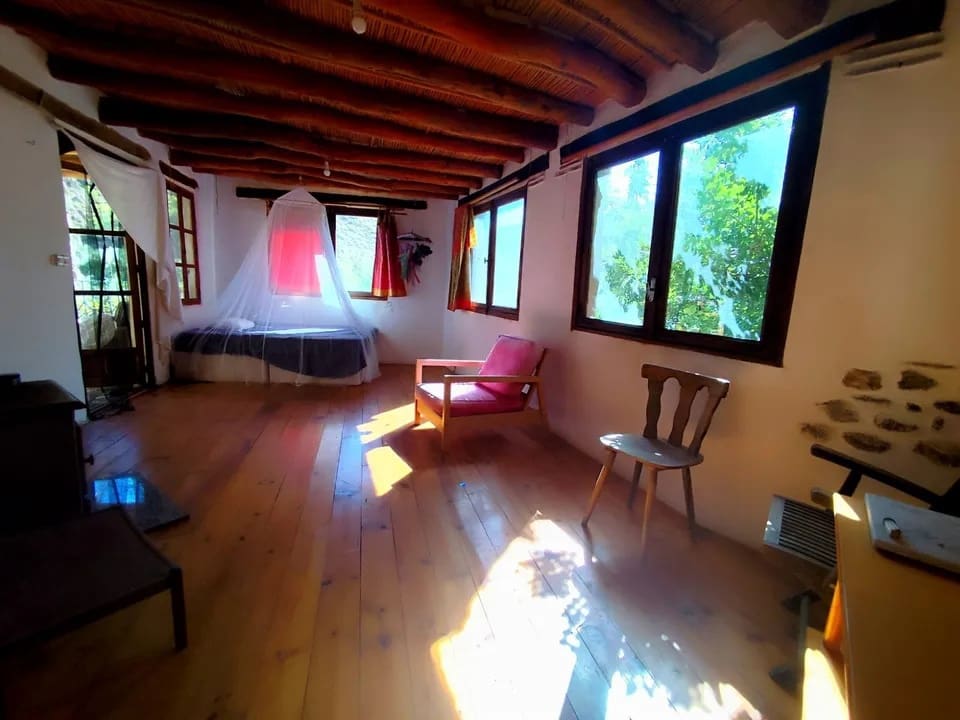 4 bedroom Finca/Country House for sale in Orgiva - € 199,000 (Ref: 9618547)