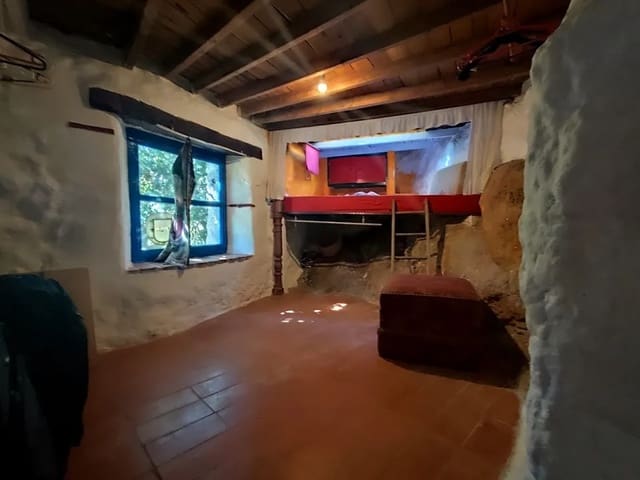 4 bedroom Finca/Country House for sale in Orgiva - € 199,000 (Ref: 9618547)