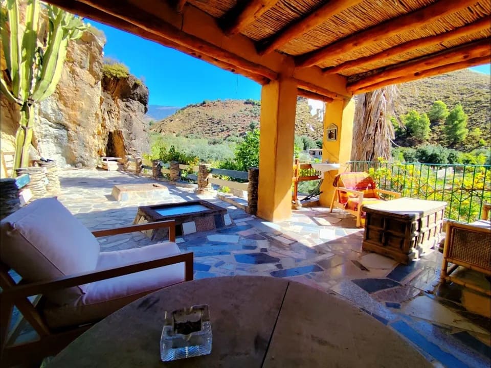 4 bedroom Finca/Country House for sale in Orgiva - € 199,000 (Ref: 9618547)