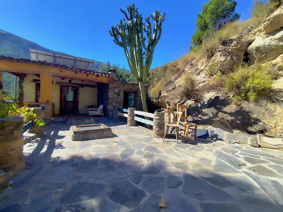 4 bedroom Finca/Country House for sale in Orgiva - € 199,000 (Ref: 9618547)