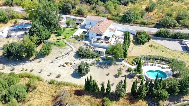 6 soveværelse Finca/Landehus til salg i Colmenar med swimmingpool garage - € 1.185.000 (Ref: 10058009)