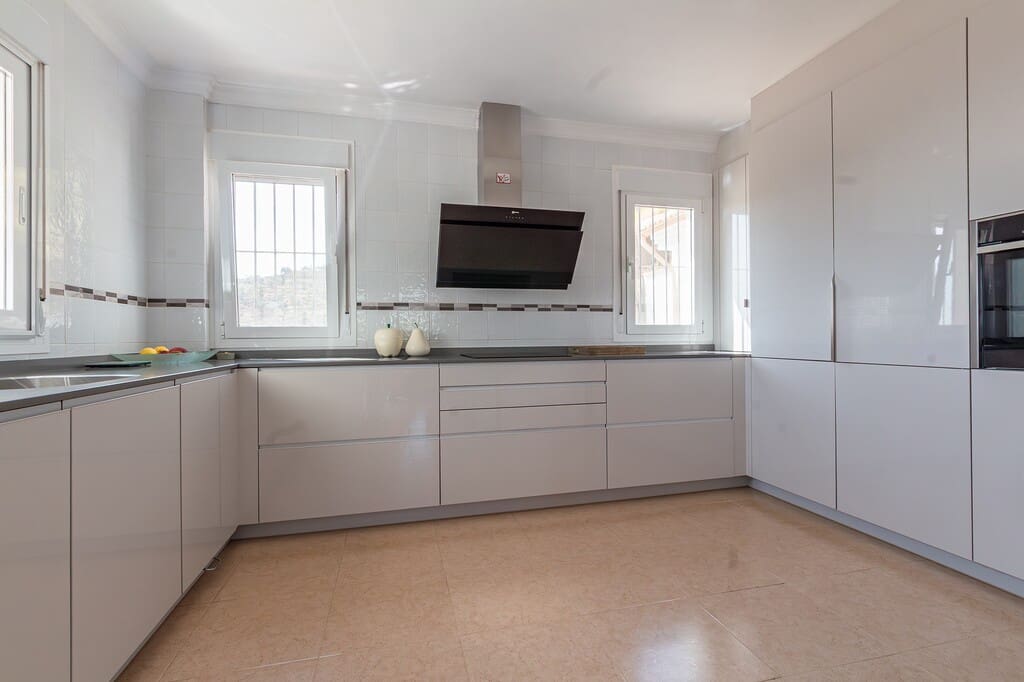 3 sypialnia Finka/Dom wiejski na sprzedaż w Sayalonga z basenem garażem - 875 000 € (Ref: 10139285)