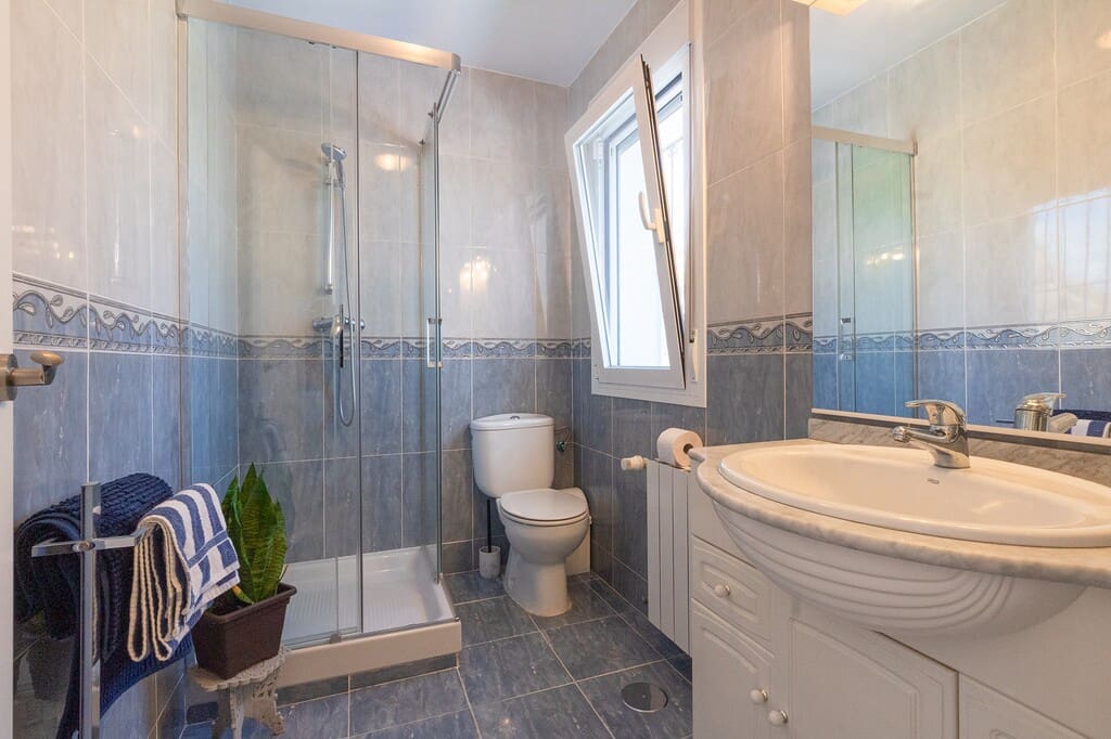 3 sypialnia Finka/Dom wiejski na sprzedaż w Sayalonga z basenem garażem - 875 000 € (Ref: 10139285)