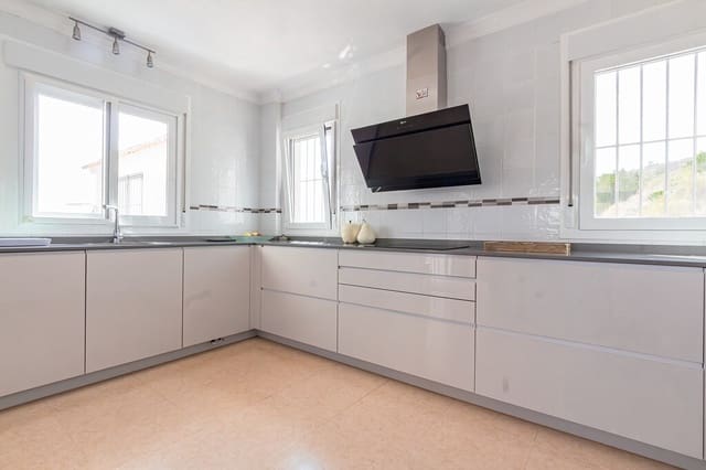 3 sypialnia Finka/Dom wiejski na sprzedaż w Sayalonga - 875 000 € (Ref: 10139285)