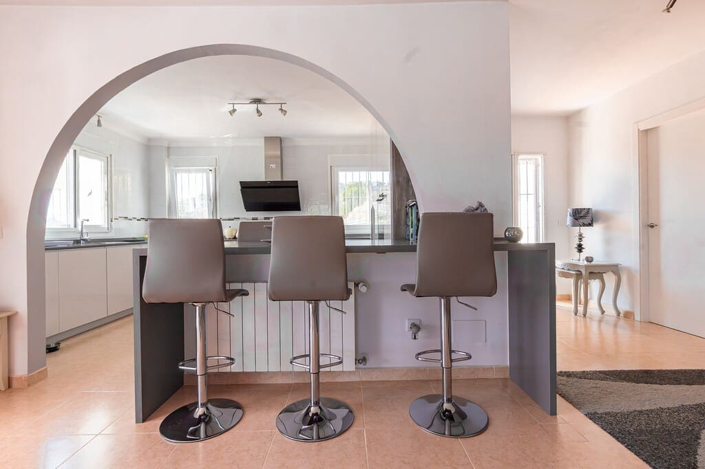 3 sypialnia Finka/Dom wiejski na sprzedaż w Sayalonga z basenem garażem - 875 000 € (Ref: 10139285)