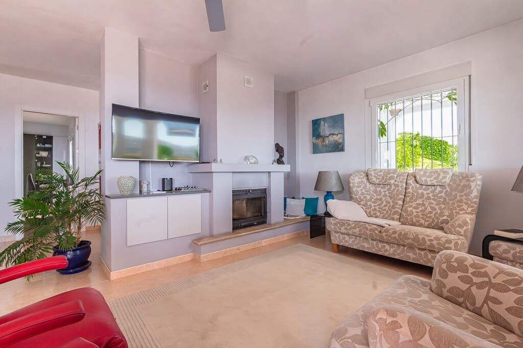 3 sypialnia Finka/Dom wiejski na sprzedaż w Sayalonga z basenem garażem - 875 000 € (Ref: 10139285)