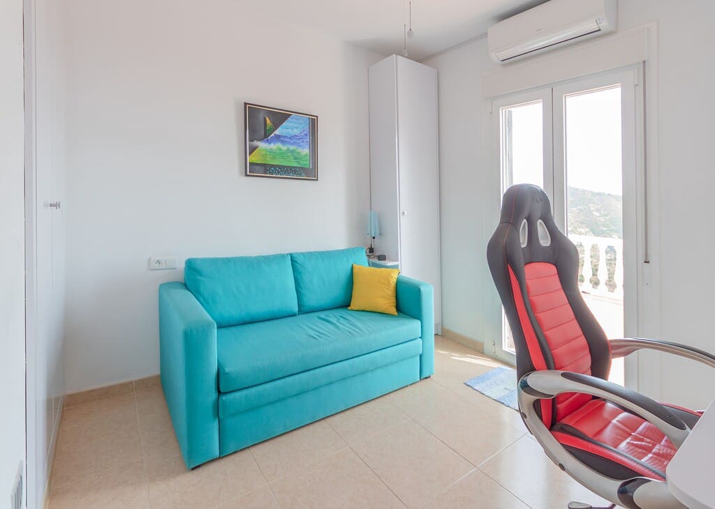 3 sypialnia Finka/Dom wiejski na sprzedaż w Sayalonga z basenem garażem - 875 000 € (Ref: 10139285)