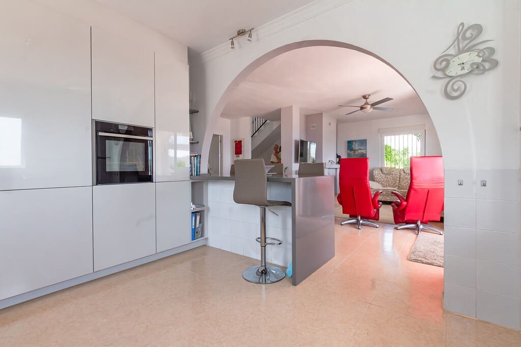 3 sypialnia Finka/Dom wiejski na sprzedaż w Sayalonga z basenem garażem - 875 000 € (Ref: 10139285)