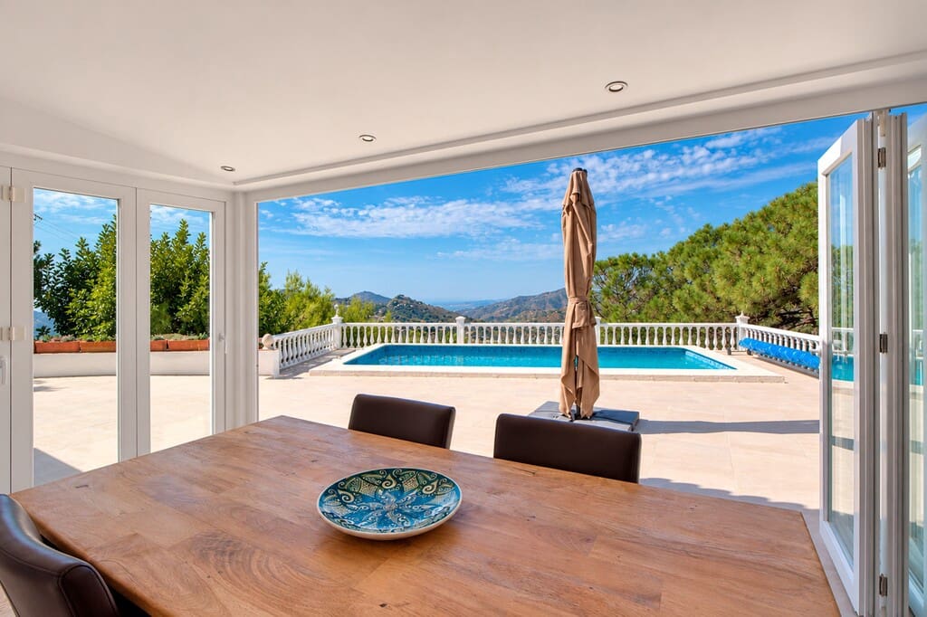 Finca/Casa Rural de 2 habitaciones en Cómpeta en venta con piscina garaje - 595.000 € (Ref: 10157415)