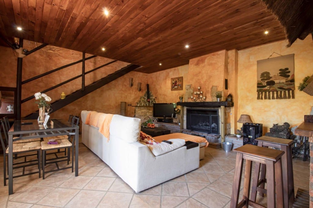 7 sypialnia Finka/Dom wiejski na sprzedaż w Riogordo z basenem garażem - 800 000 € (Ref: 6011466)