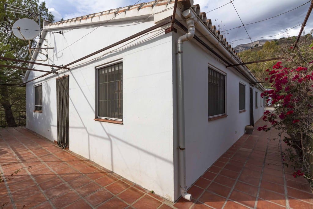 3 soveværelse Finca/Landehus til salg i Sedella med swimmingpool - € 398.000 (Ref: 7812695)