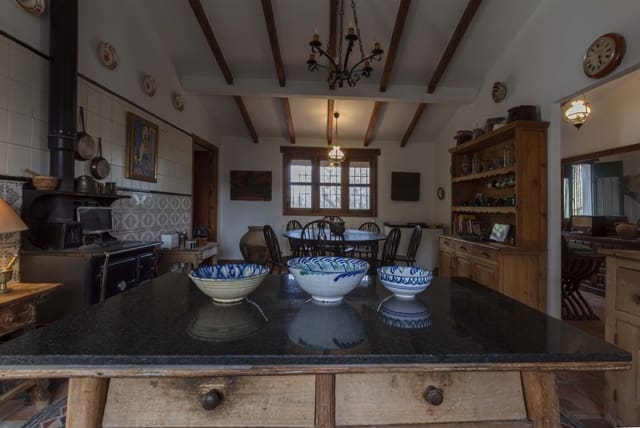 3 slaapkamer Finca/Landhuis te koop in Sedella met zwembad - € 398.000 (Ref: 7812695)