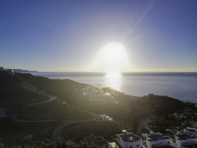 Casa de 2 habitaciones en Torrox en venta con piscina garaje - 489.000 € (Ref: 8713213)