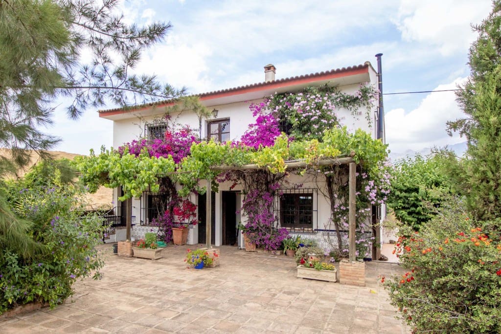 5 bedroom Finca/Country House for sale in Riogordo - € 385,000 (Ref: 9050834)