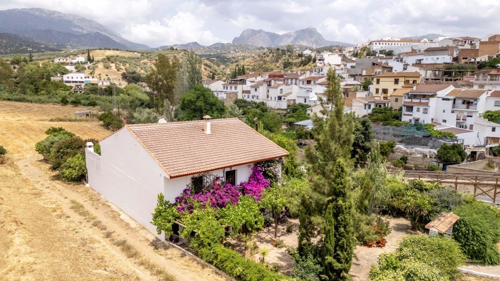 5 bedroom Finca/Country House for sale in Riogordo - € 385,000 (Ref: 9050834)