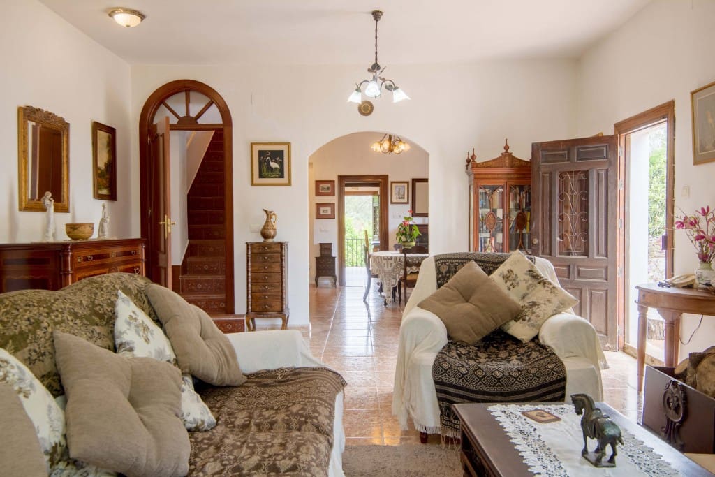 5 bedroom Finca/Country House for sale in Riogordo - € 385,000 (Ref: 9050834)