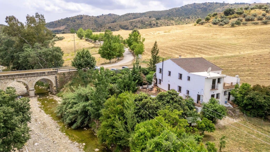 5 bedroom Finca/Country House for sale in Riogordo - € 385,000 (Ref: 9050834)