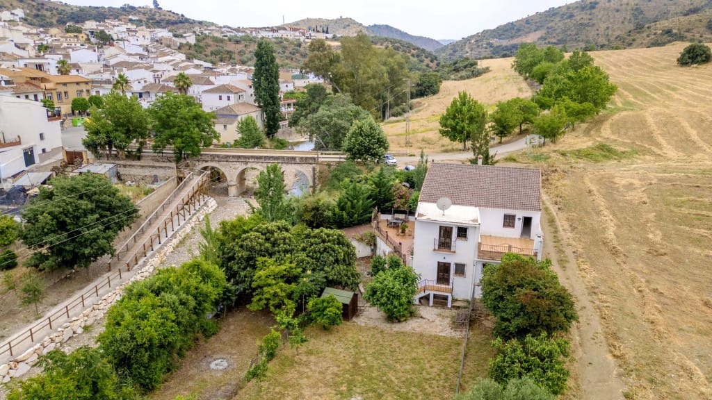 5 bedroom Finca/Country House for sale in Riogordo - € 385,000 (Ref: 9050834)