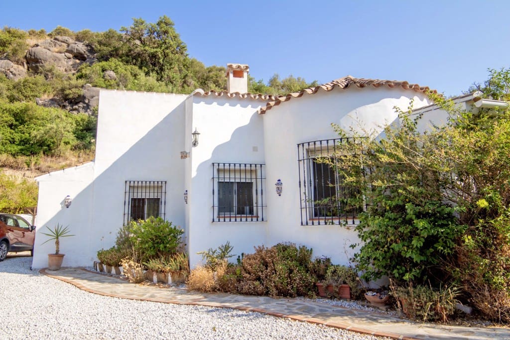4 soveværelse Finca/Landehus til salg i Comares med swimmingpool garage - € 349.000 (Ref: 9183334)