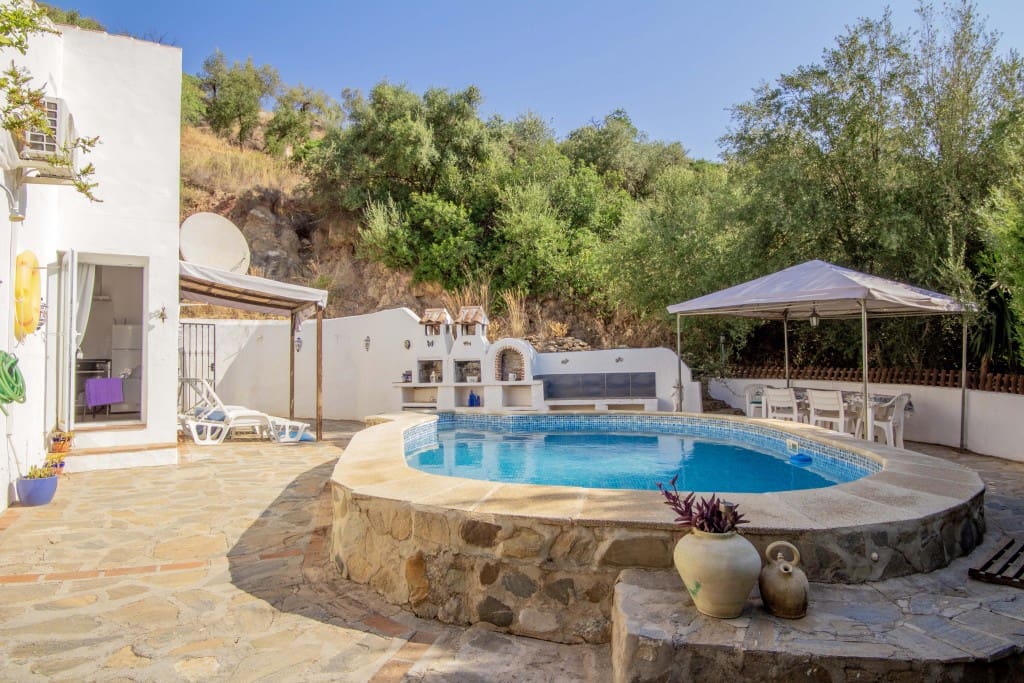 4 soveværelse Finca/Landehus til salg i Comares med swimmingpool garage - € 349.000 (Ref: 9183334)