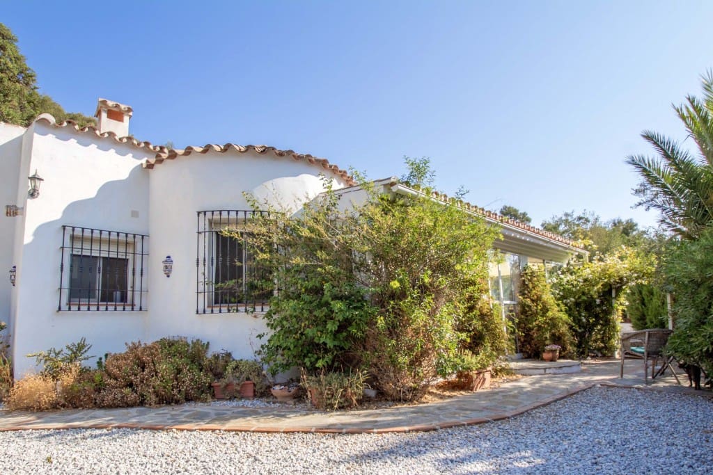 4 soveværelse Finca/Landehus til salg i Comares med swimmingpool garage - € 349.000 (Ref: 9183334)