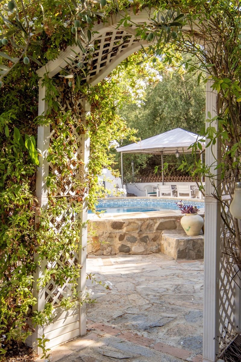 4 soveværelse Finca/Landehus til salg i Comares med swimmingpool garage - € 349.000 (Ref: 9183334)